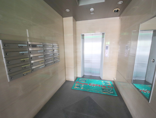 プラムキャッスルＳ-１のエントランス