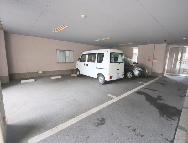 プラムキャッスルＳ-１の駐車場
