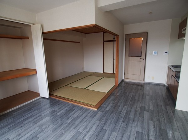 プラムキャッスルＳ-１の居間・リビング