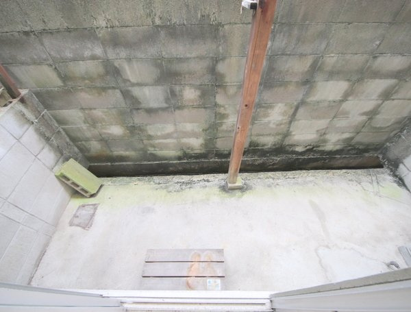 吹角借家　中棟のバルコニー