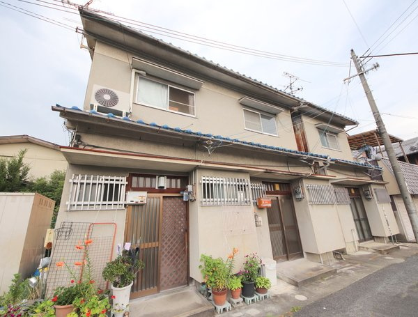 吹角借家　中棟のエントランス