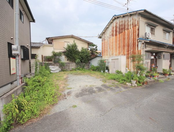吹角借家　中棟の駐車場