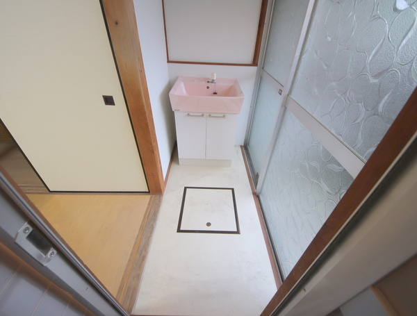 吹角借家　中棟の洗面所