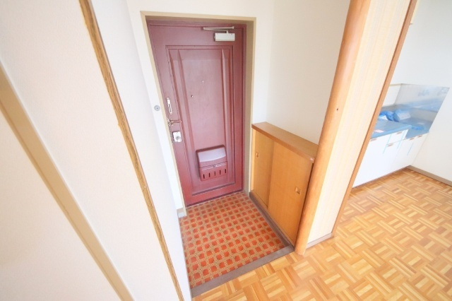 ハイツ小嶋の玄関