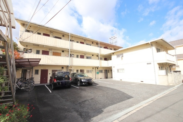 ハイツ小嶋の駐車場
