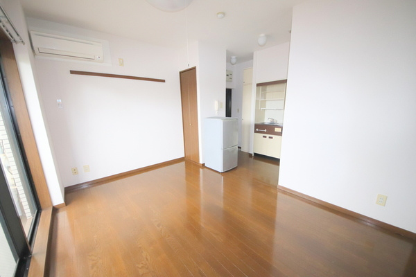 シティパレスあやめ池P-8の居間・リビング