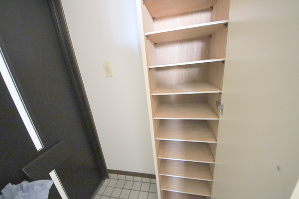 シティパレスあやめ池P-8の収納