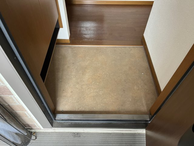 ロイヤルグレース花田　Bの玄関