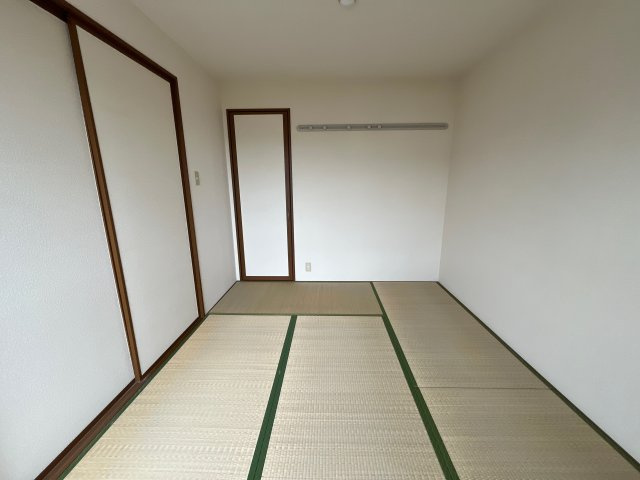 ロイヤルグレース花田　Bの寝室