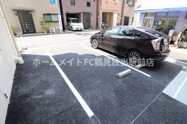 SK RESIDENCES 放出の駐車場