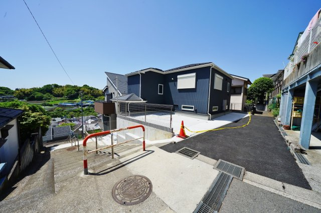 【横浜市旭区今宿南町1740-2全2棟新築戸建てA号棟】★仲介手数料無料★（今宿南小学校・今宿中学校）】の前面道路含む現地写真