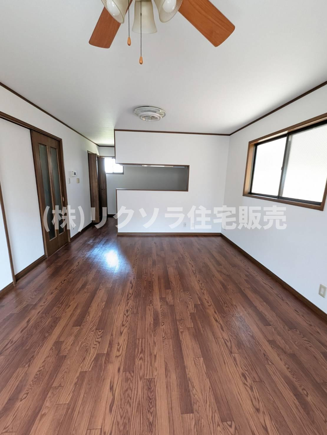 大久保町4丁目　中古一戸建ての居間・リビング|LDK16.0帖
■物件内覧・資金計画相談・住宅ローン相談、リフォーム相談、お問合せ受付中■
※当日・翌日のご内覧、ご相談はお電話でのお問合せがスムーズです！