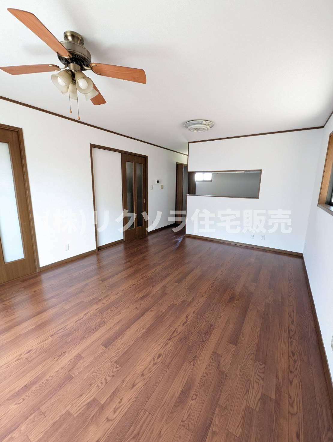 大久保町4丁目　中古一戸建ての居間・リビング|LDK16.0帖
■物件内覧・資金計画相談・住宅ローン相談、リフォーム相談、お問合せ受付中■
※当日・翌日のご内覧、ご相談はお電話でのお問合せがスムーズです！