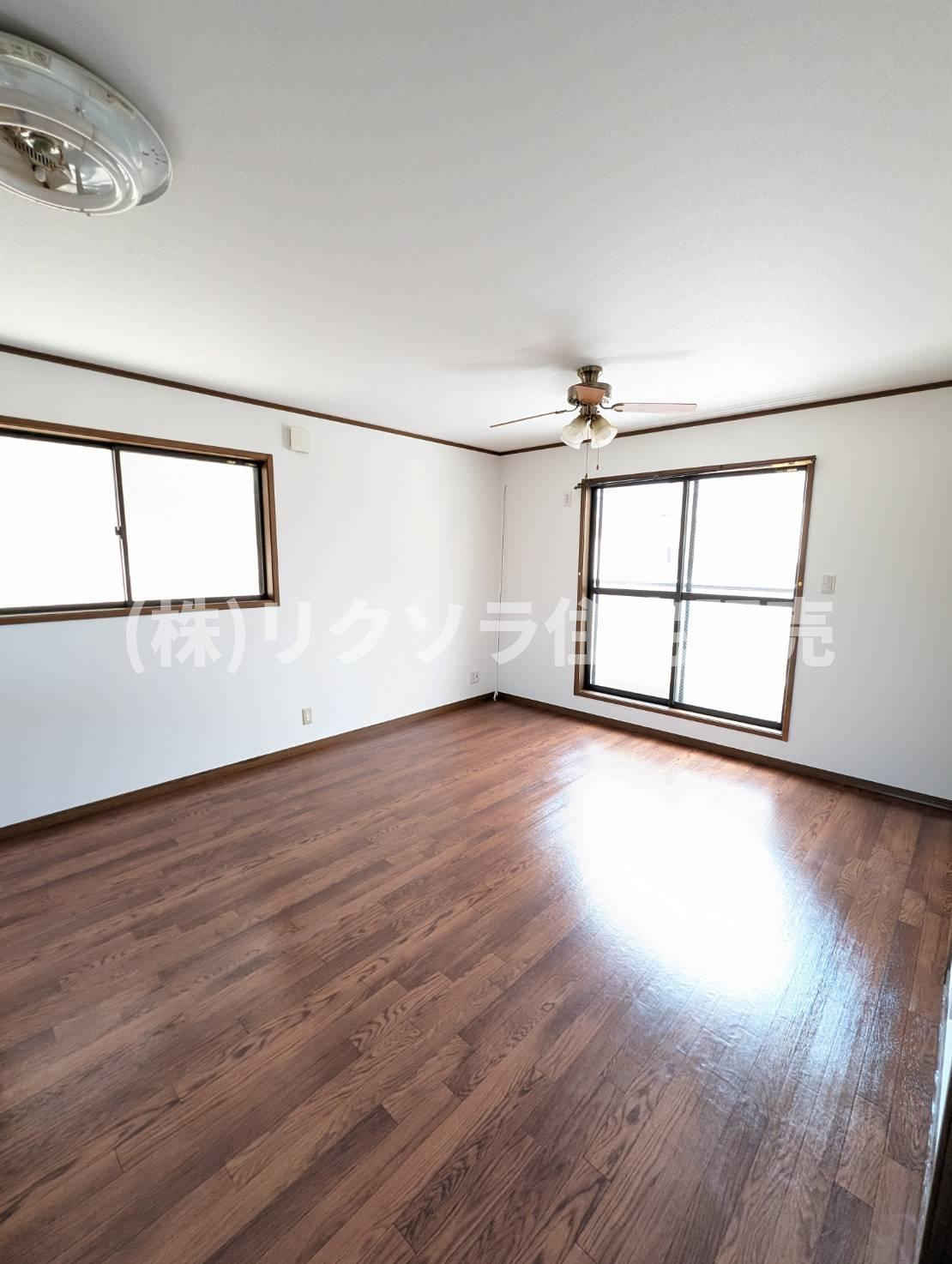 大久保町4丁目　中古一戸建ての居間・リビング|LDK16.0帖
■物件内覧・資金計画相談・住宅ローン相談、リフォーム相談、お問合せ受付中■
※当日・翌日のご内覧、ご相談はお電話でのお問合せがスムーズです！