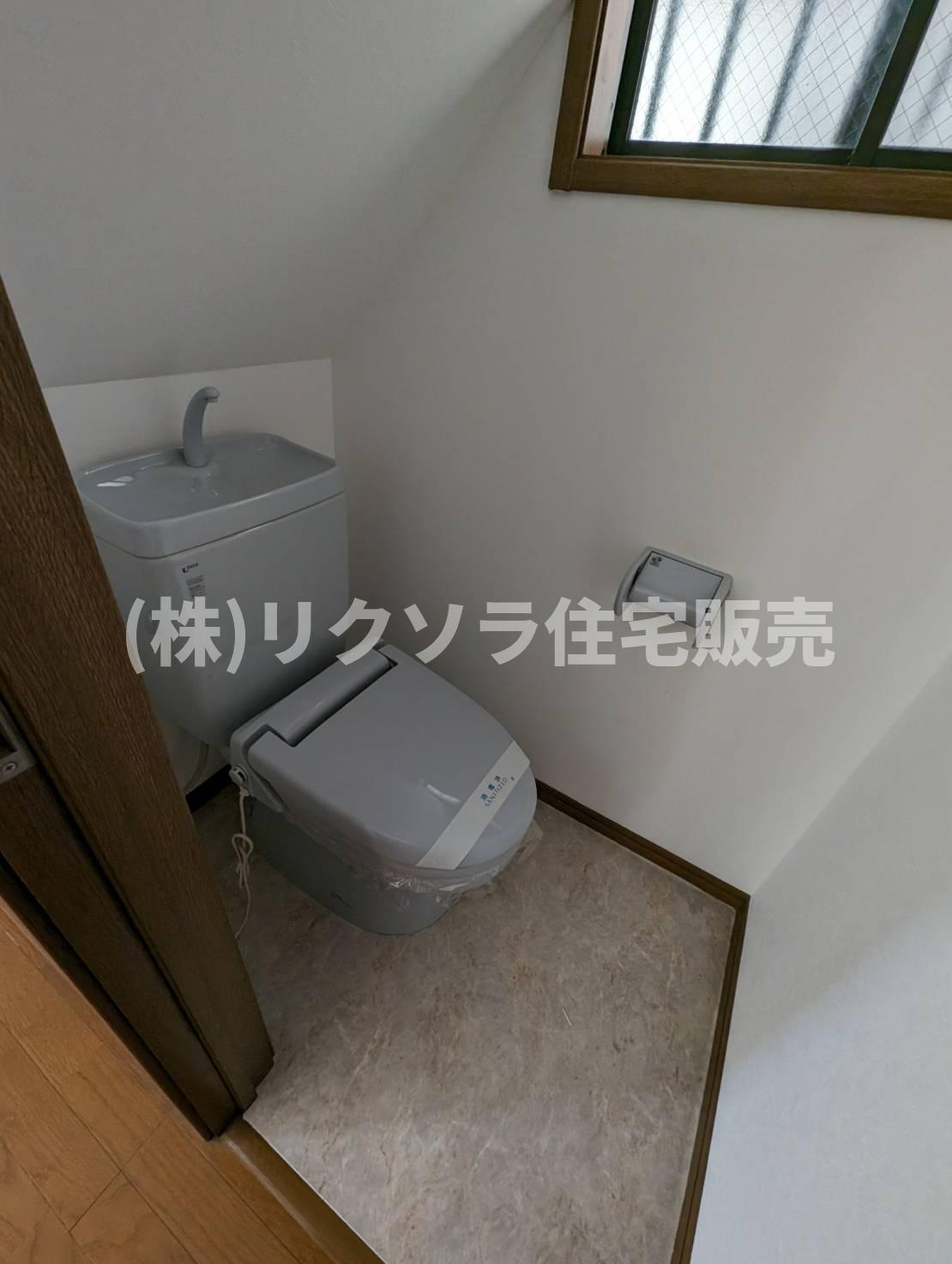 大久保町4丁目　中古一戸建てのトイレ|ウォシュレット付
■物件内覧・資金計画相談・住宅ローン相談、リフォーム相談、お問合せ受付中■
※当日・翌日のご内覧、ご相談はお電話でのお問合せがスムーズです！