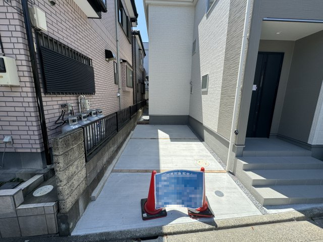 八潮市八潮８丁目新築戸建【八幡小学校：6分】の駐車場|駐車スペース完備