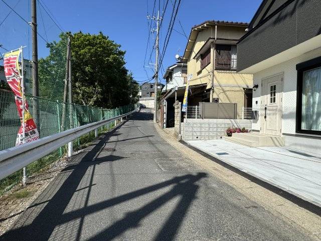 松戸市八ヶ崎６丁目新築戸建【八ケ崎小学校：6分】の前面道路含む現地写真|西側前面道路