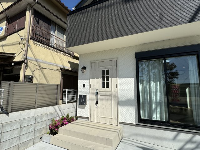 松戸市八ヶ崎６丁目新築戸建【八ケ崎小学校：6分】のエントランス|エントランス・玄関ポーチ