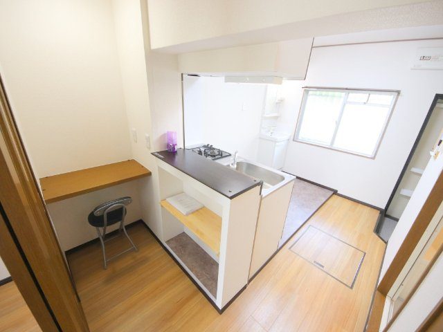 聖和ハイツ生駒Ｂの居間・リビング