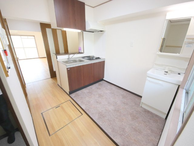 聖和ハイツ生駒Ｂの居間・リビング