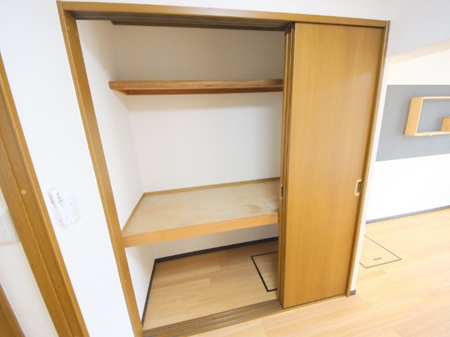 聖和ハイツ生駒Ｂの収納