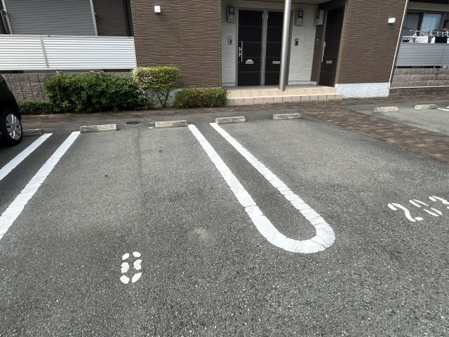 カーサエクラージュの駐車場