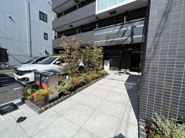 アドバンス大阪城北グレカーレのエントランス