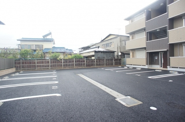 ソレイユBの駐車場