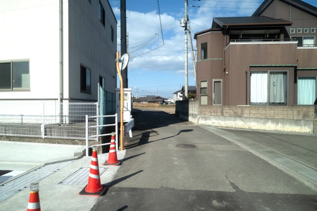 玉津エコタウンの前面道路含む現地写真|分譲地周辺の写真です。