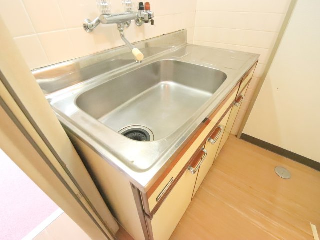 和州ロイヤルビルのキッチン