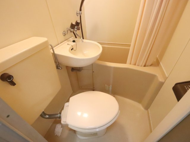 和州ロイヤルビルのトイレ