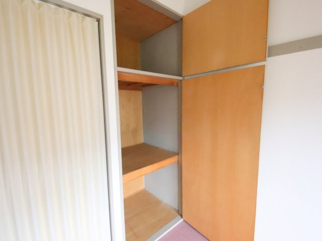 和州ロイヤルビルの収納