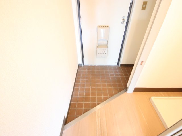 和州ロイヤルビルの玄関