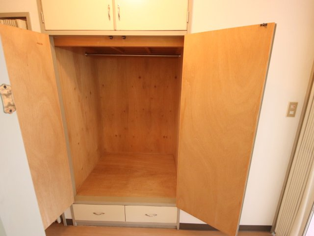 和州ロイヤルビルの収納