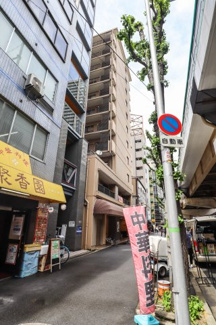 【外観】 | 駅から徒歩５分　新御堂沿いに建つマンションです♪