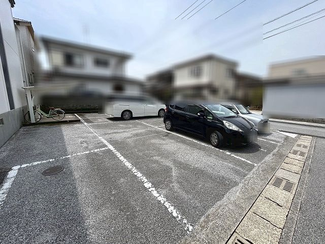 MUハイツの駐車場|車をお持ちの方に嬉しい駐車場付きの物件です