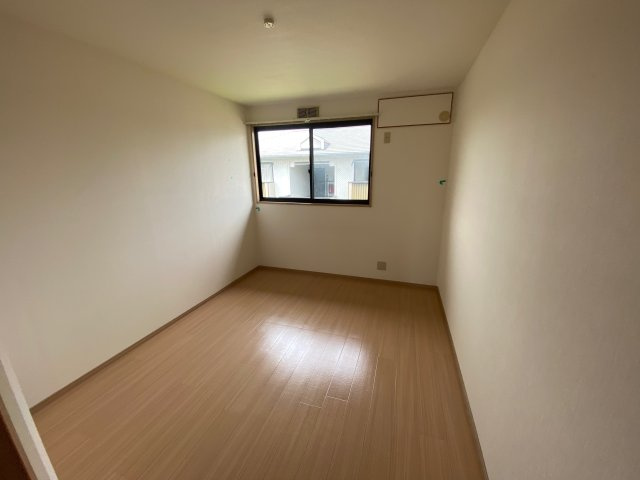 サンハイム下手野 A棟の寝室