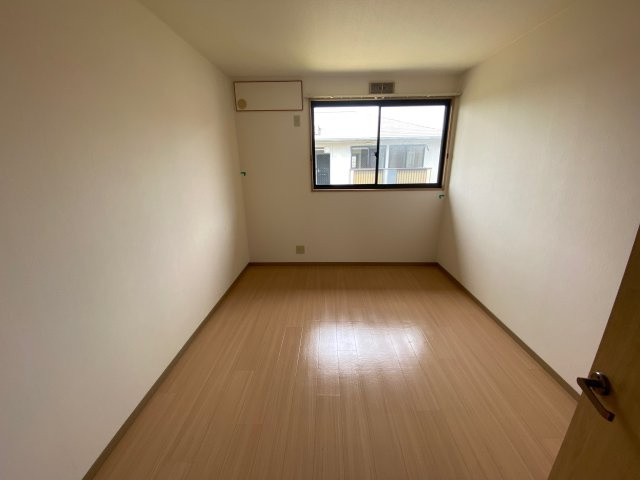 サンハイム下手野 A棟の子供部屋