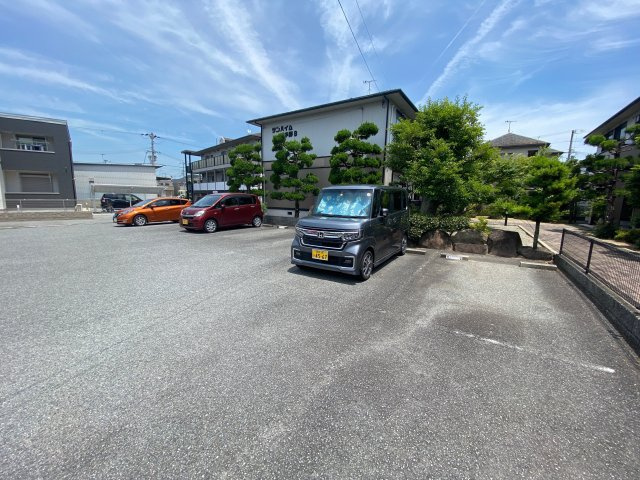 サンハイム下手野 A棟の駐車場