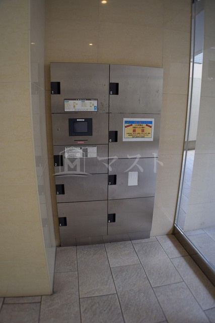 コスモリード谷町六丁目（旧ドゥーエ谷町）のロビー