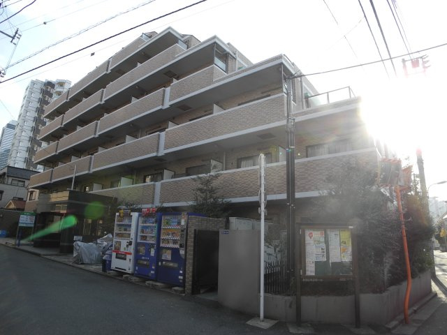 リヴシティ新宿弐番館の外観