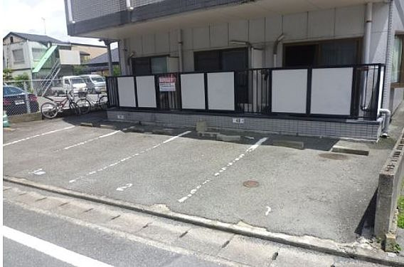 ドリームハウスの駐車場