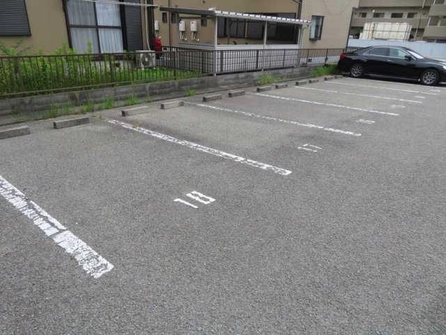ＮＳハイツの駐車場