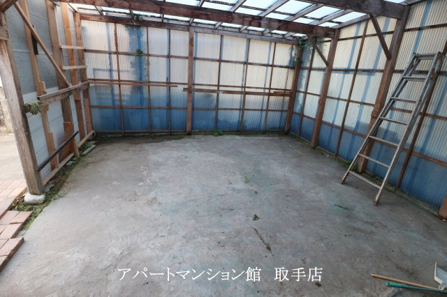 双葉２丁目貸家の駐車場
