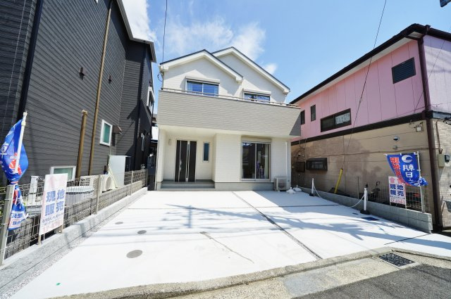 【横浜市旭区白根８丁目10-13新築戸建て】★仲介手数料無料★（白根小学校・上白根北中学校）の外観