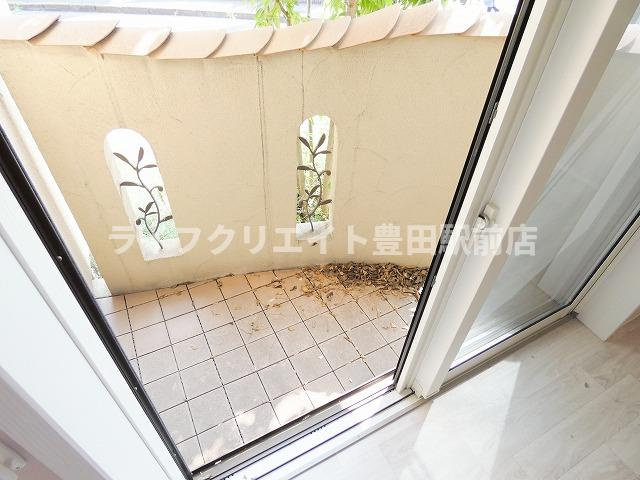 リーヴル日野のバルコニー