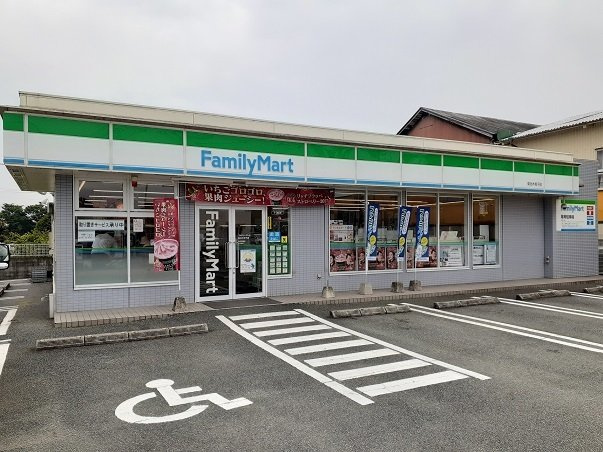 ブリアン・ヴェールⅢの周辺|ファミリーマートまで800m