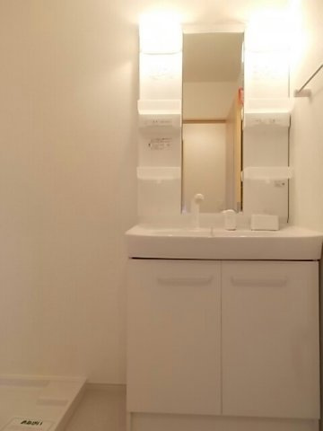 ブリアン・ヴェールⅢの洗面所|スペースが確保できる洗面所です