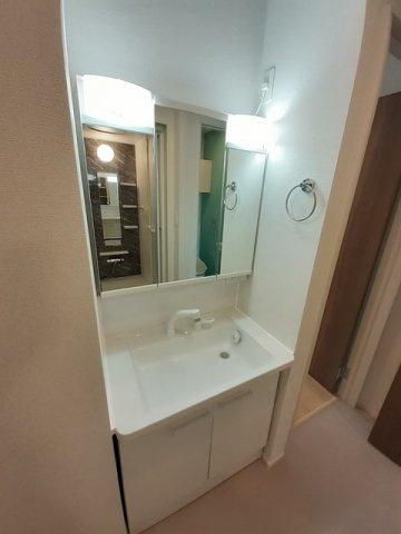 エルヴィノの洗面所|脱衣スペースもあります