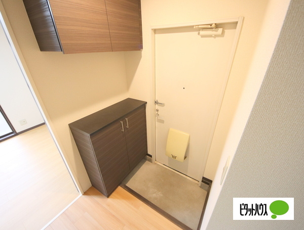 メゾンソワニエB棟の玄関